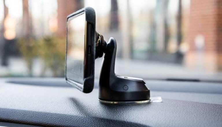 How to Put a Phone Holder in Your Car’s Vent