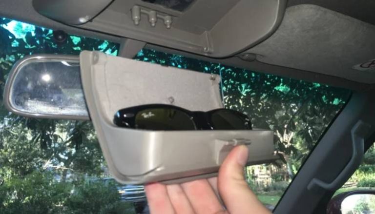 HOW TO store a sunglasses in car