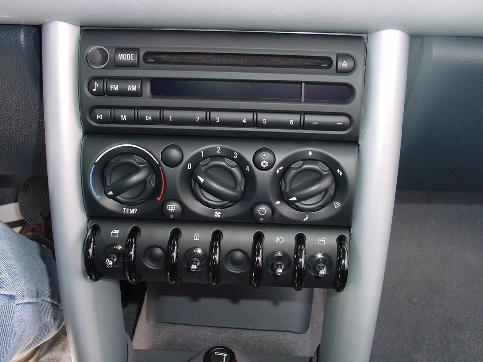 does-the-2003-mini-cooper-have-bluetooth-connectivity-easeholder